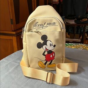 NWOT Disney/Buckle Down Mickey Mouse Cream Crossbody Bag w/Yellow Web Strap
